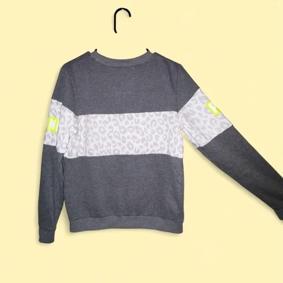 Victoria’s Secret PINK Gray Leopard Stripe Pullover Sweatshirt Size Small - Picture 4 of 4